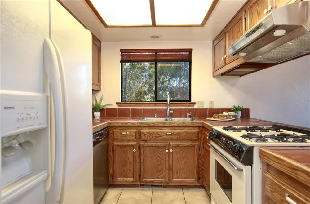 2550 Emerson Road Cambria, CA 93428