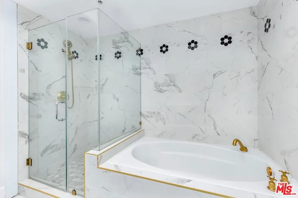 12026 Hoffman Street #302 Studio City, CA 91604