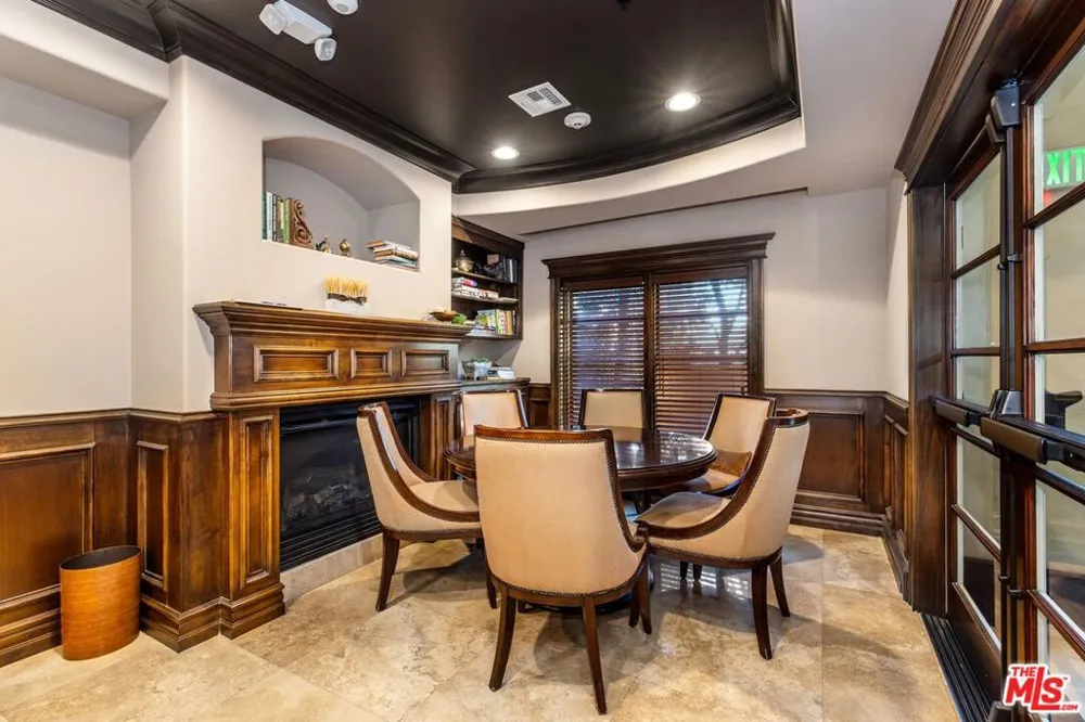 12026 Hoffman Street #302 Studio City, CA 91604