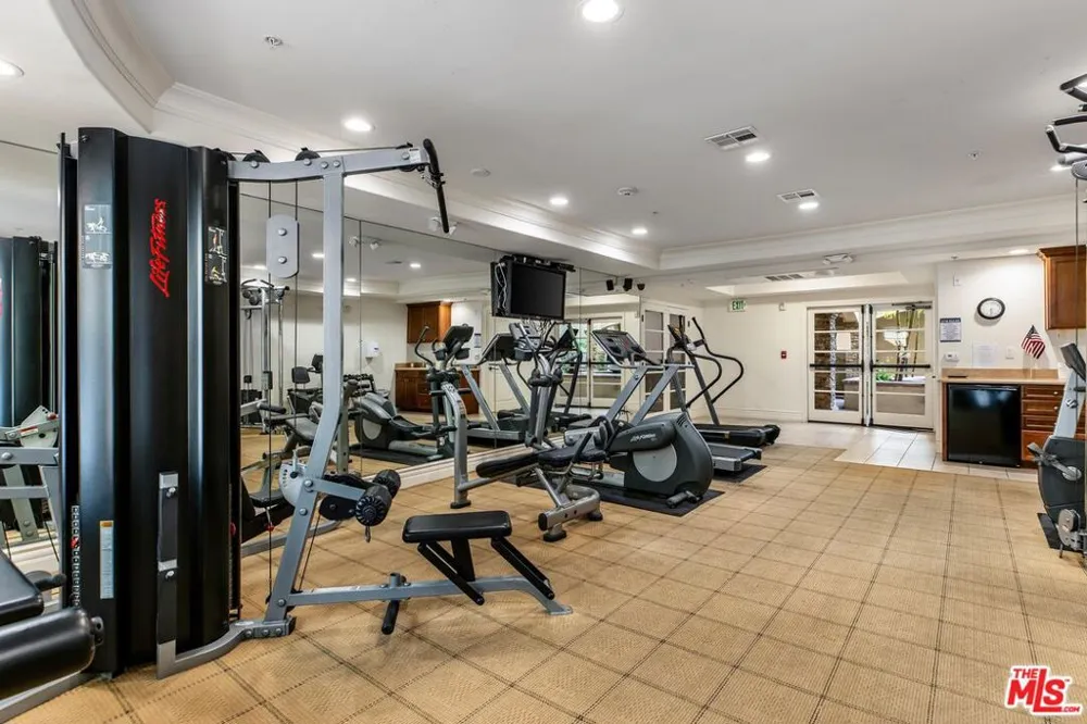 12026 Hoffman Street #302 Studio City, CA 91604