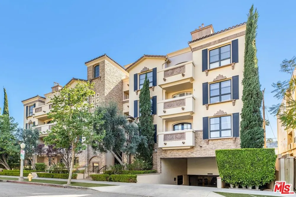 12026 Hoffman Street #302 Studio City, CA 91604
