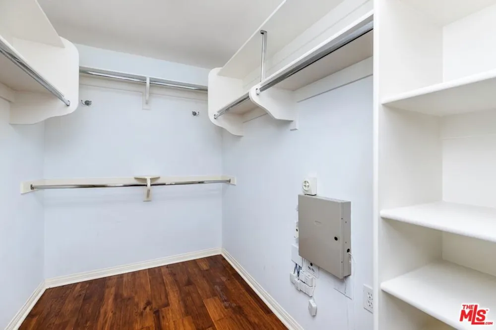 12026 Hoffman Street #302 Studio City, CA 91604