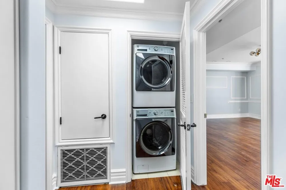 12026 Hoffman Street #302 Studio City, CA 91604