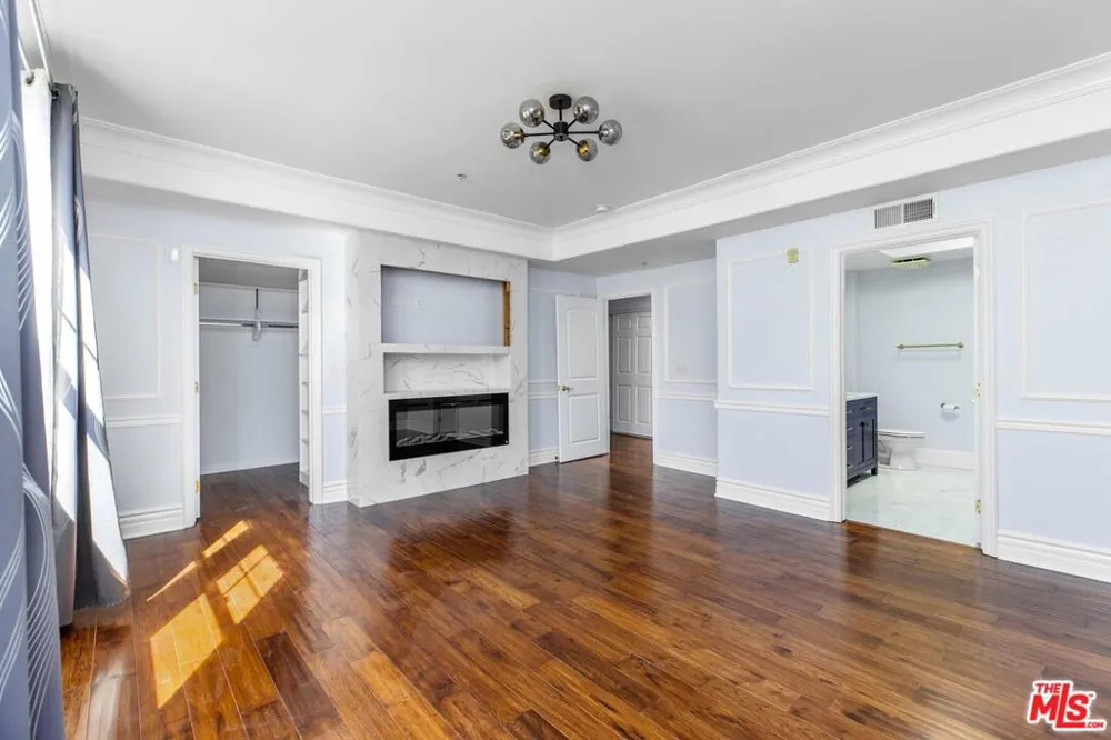 12026 Hoffman Street #302 Studio City, CA 91604