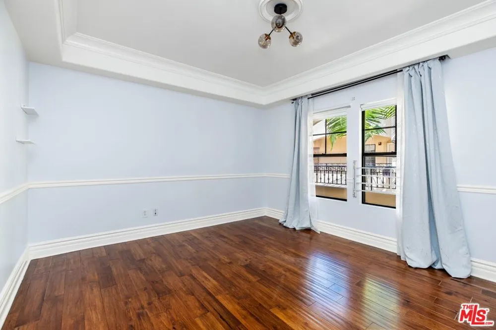 12026 Hoffman Street #302 Studio City, CA 91604