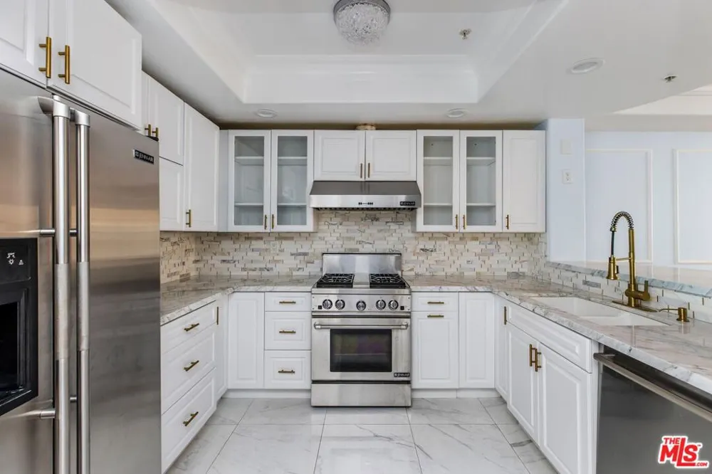 12026 Hoffman Street #302 Studio City, CA 91604