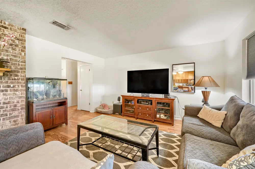 10026 Fm 1660 Hutto, TX 78634