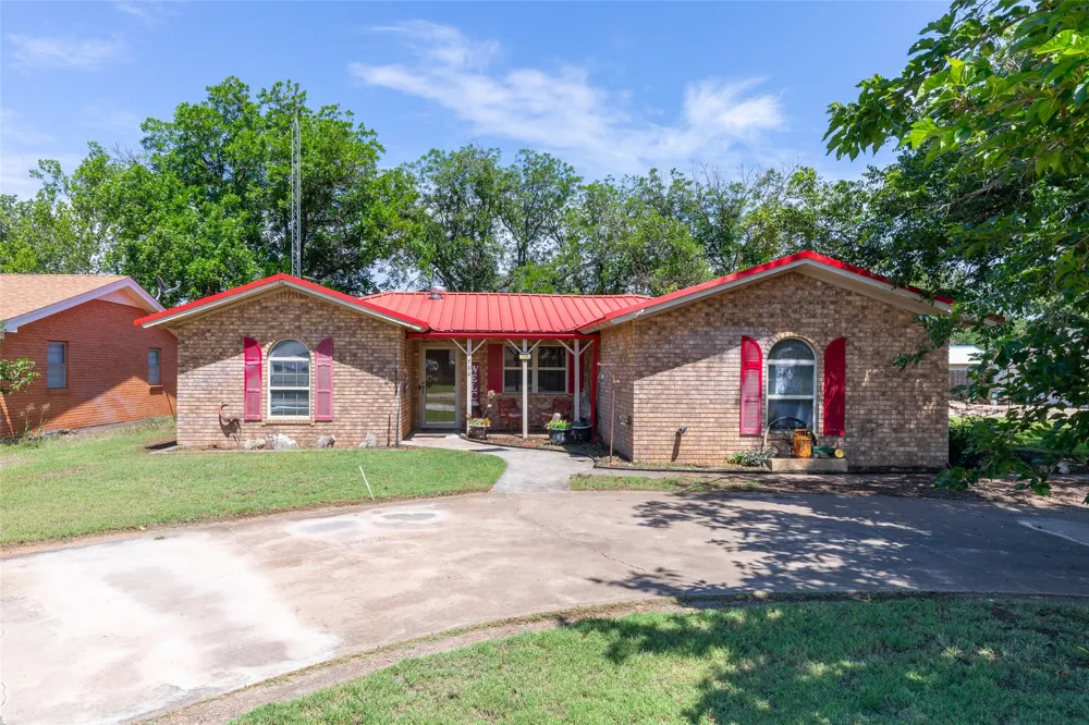 1700 Avenue H Haskell, TX 79521
