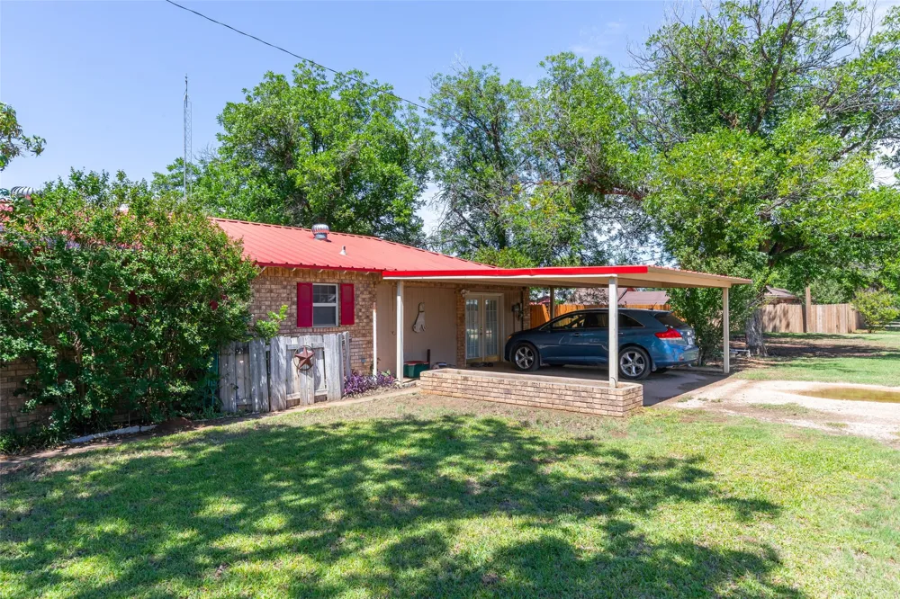 1700 Avenue H Haskell, TX 79521