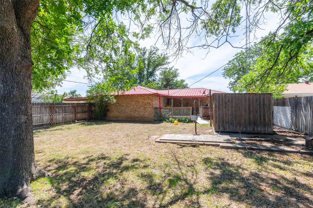 1700 Avenue H Haskell, TX 79521