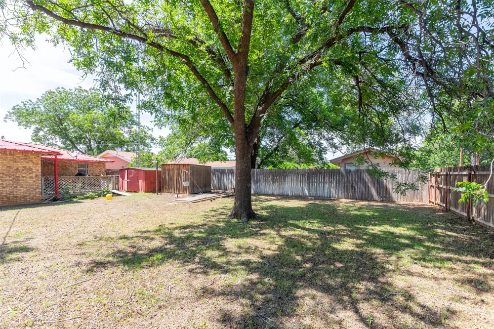 1700 Avenue H Haskell, TX 79521