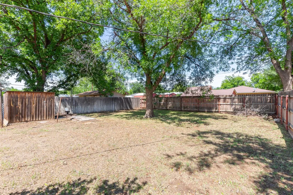 1700 Avenue H Haskell, TX 79521