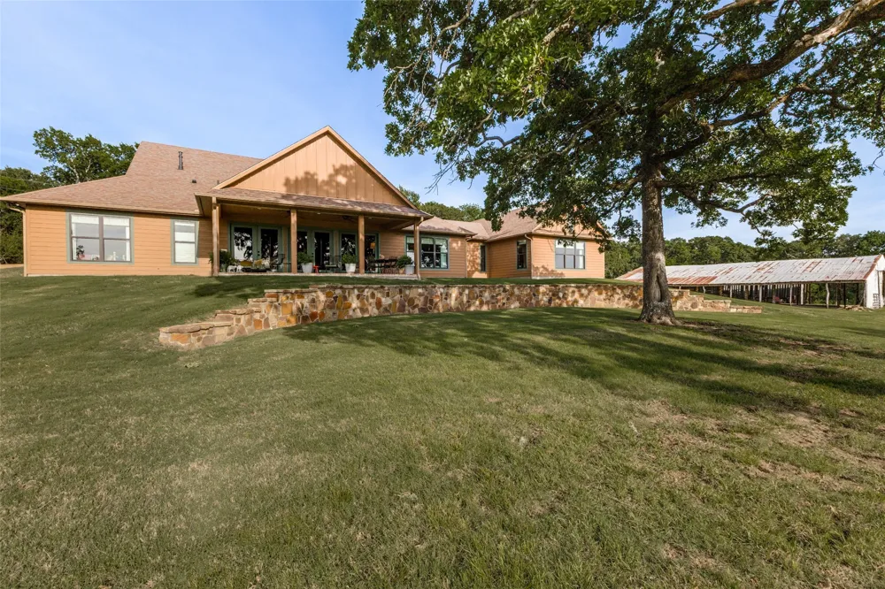 1955 County Road 2980 Windom, TX 75492