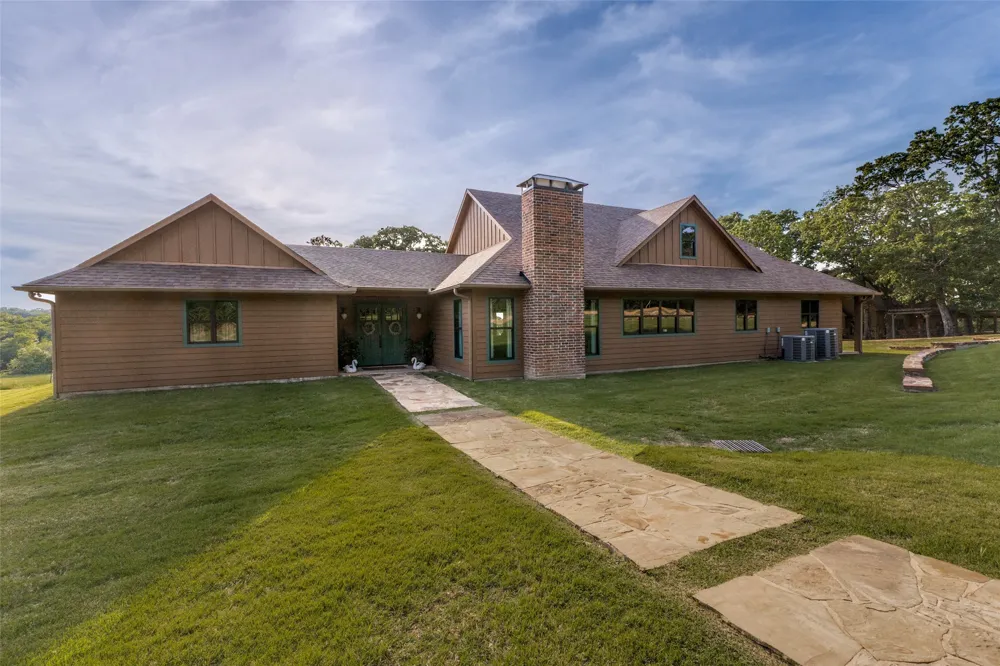 1955 County Road 2980 Windom, TX 75492