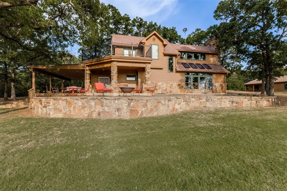 1955 County Road 2980 Windom, TX 75492