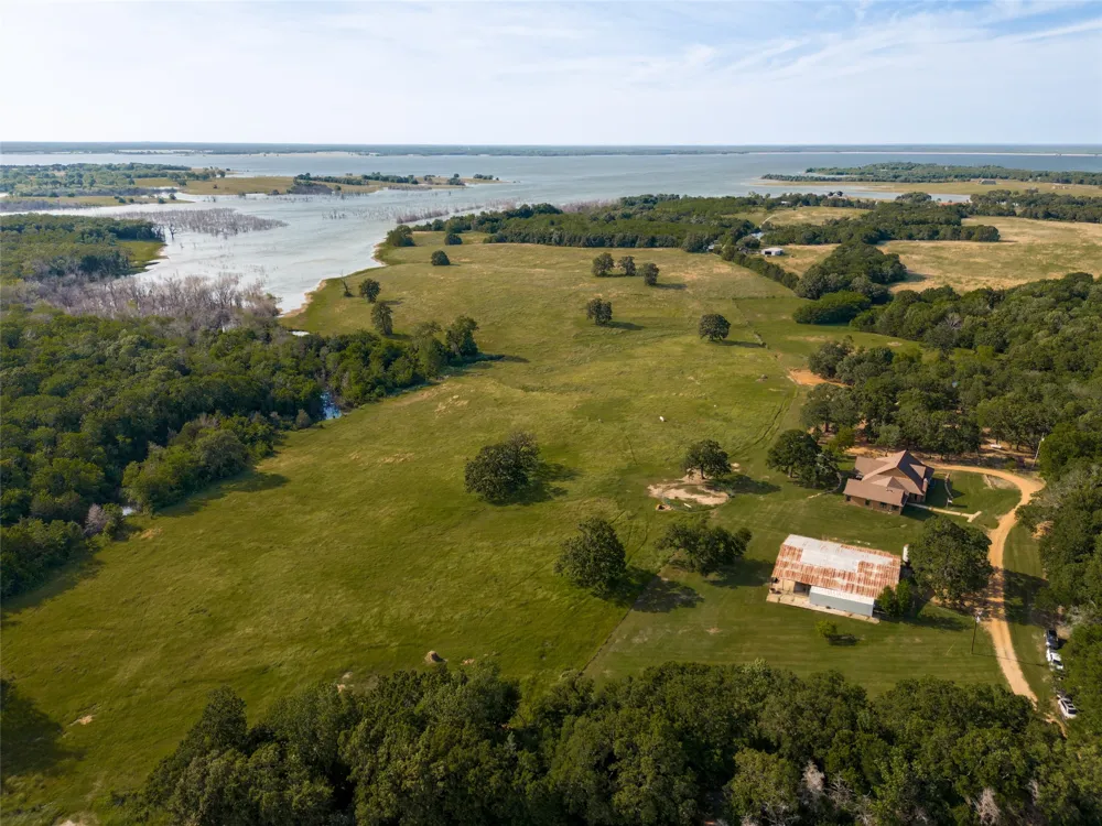 1955 County Road 2980 Windom, TX 75492