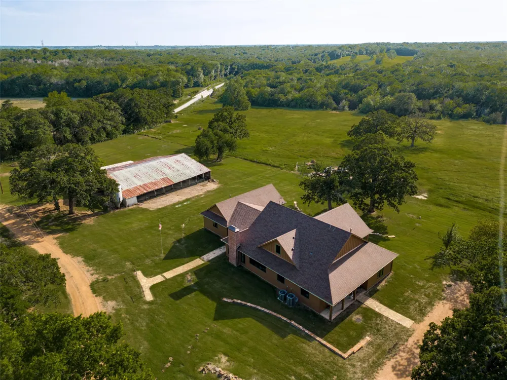 1955 County Road 2980 Windom, TX 75492