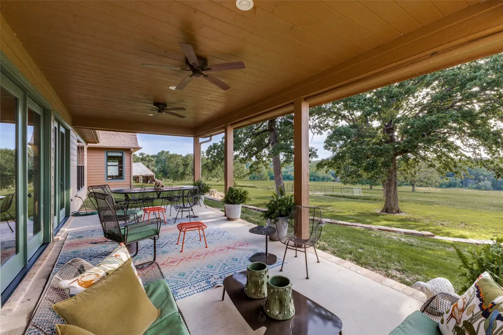 1955 County Road 2980 Windom, TX 75492