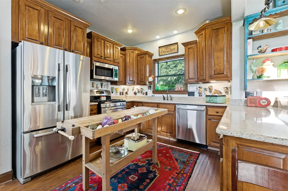 1955 County Road 2980 Windom, TX 75492