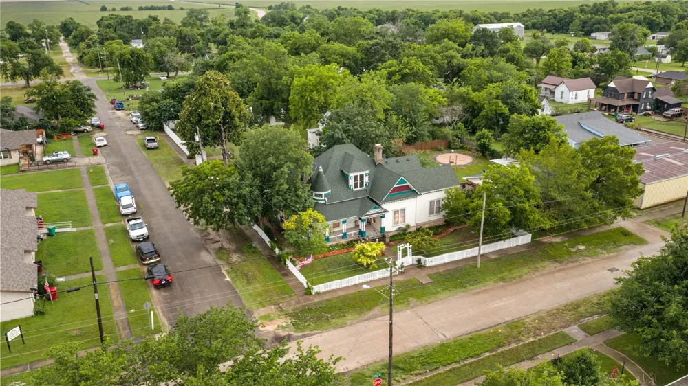 303 W Market Street Honey Grove, TX 75446