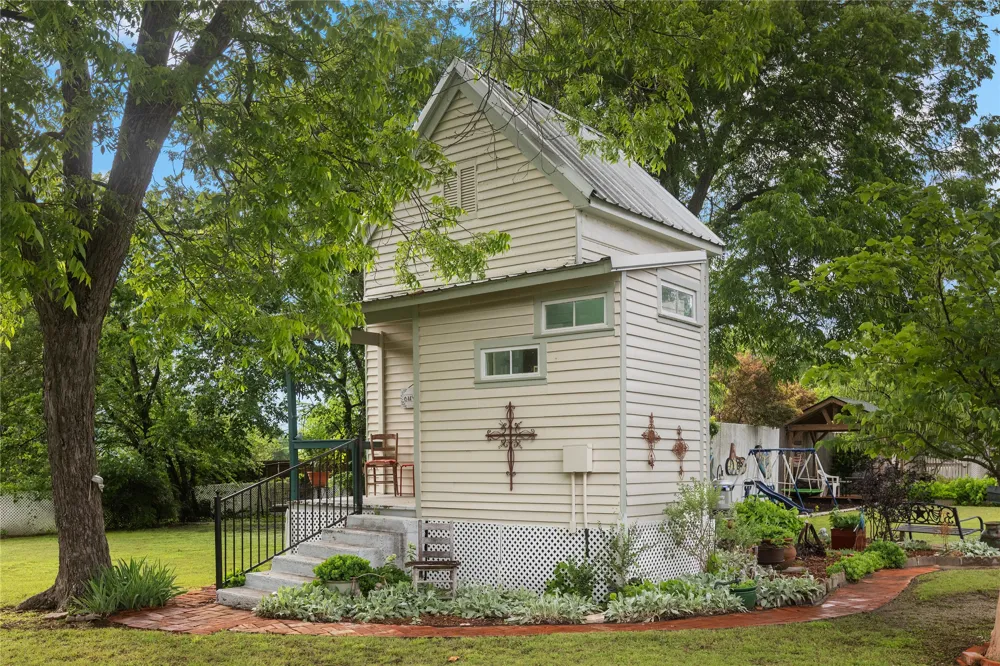 303 W Market Street Honey Grove, TX 75446