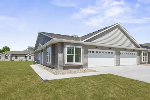 1021 Golf Course Road NW