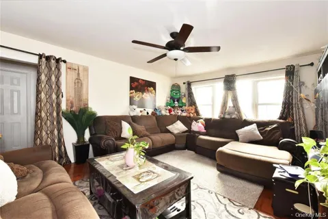 542 east meadow