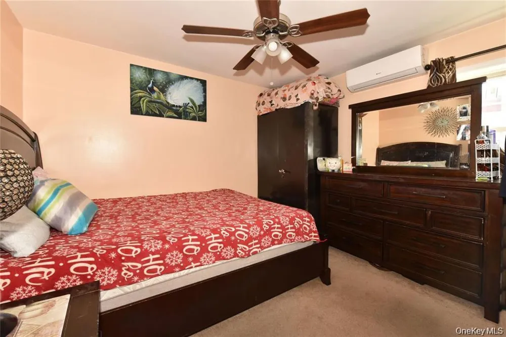 542 east meadow Hempstead, NY 11554