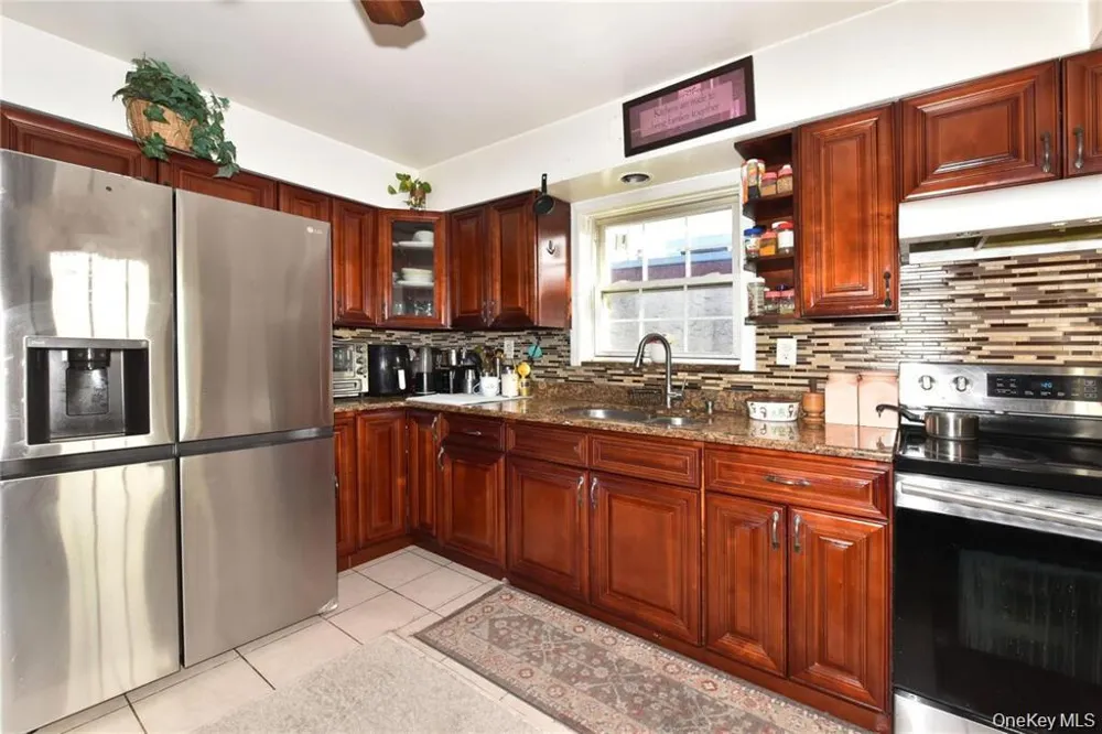 542 east meadow Hempstead, NY 11554