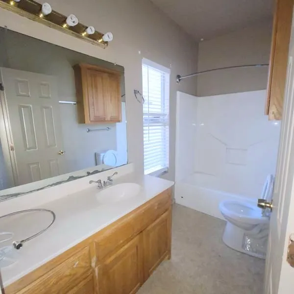 710 W Waco Street Ennis, TX 75119
