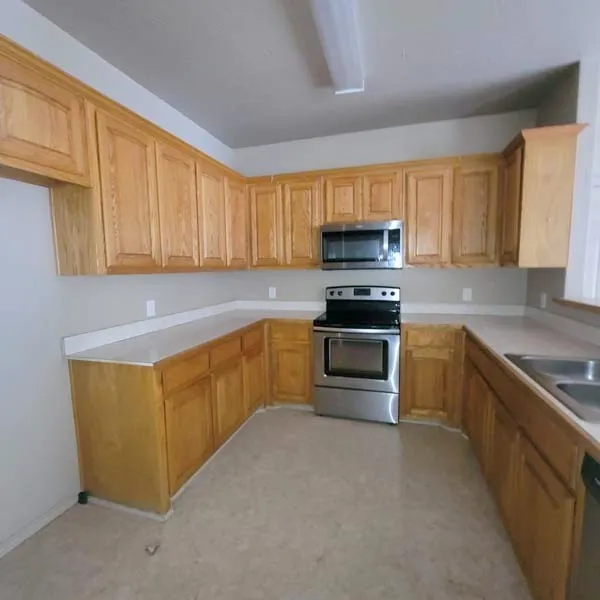 710 W Waco Street Ennis, TX 75119