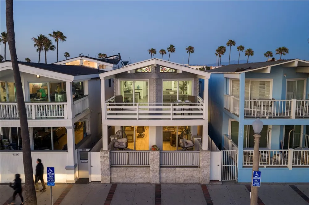 2212 W Oceanfront Newport Beach, CA 92663