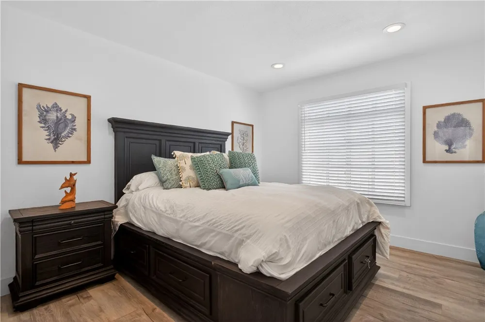2212 W Oceanfront Newport Beach, CA 92663
