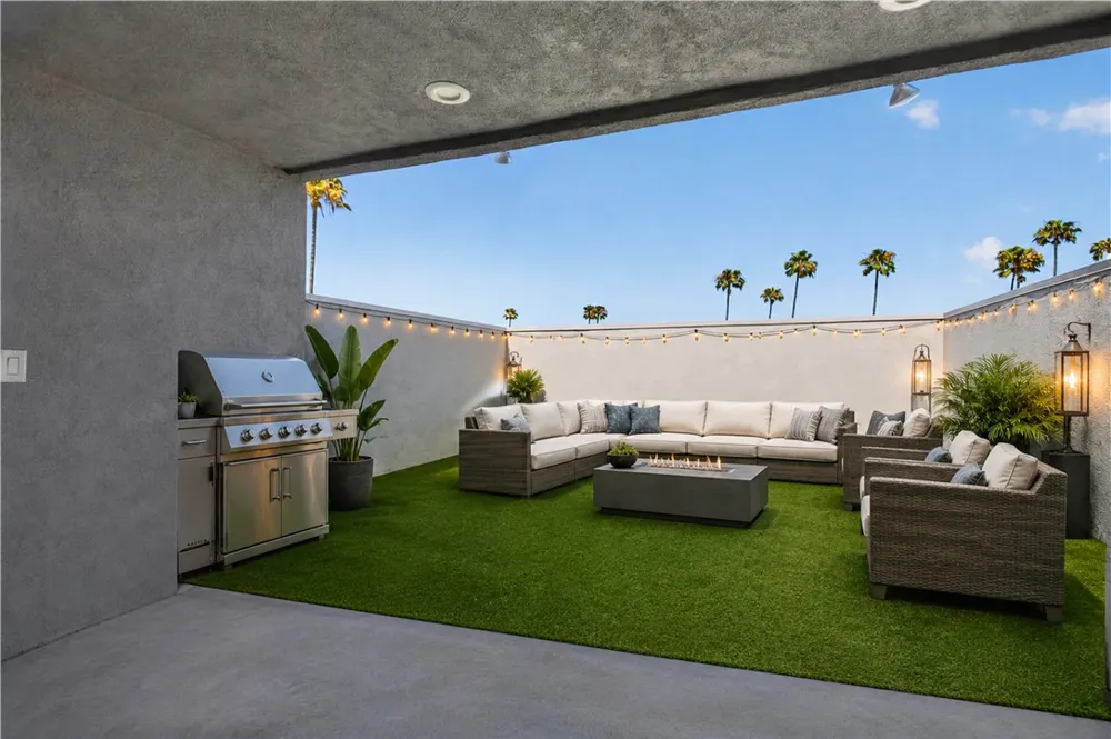 2212 W Oceanfront Newport Beach, CA 92663