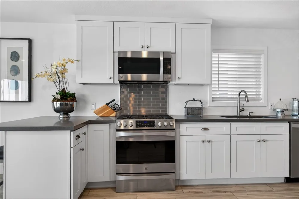 2212 W Oceanfront Newport Beach, CA 92663