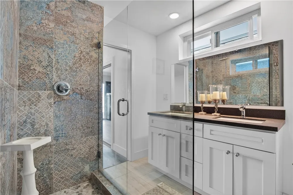 2212 W Oceanfront Newport Beach, CA 92663