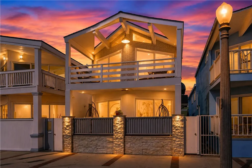 2212 W Oceanfront Newport Beach, CA 92663