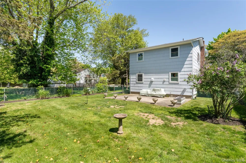 22 W End Avenue East Quogue, NY 11942