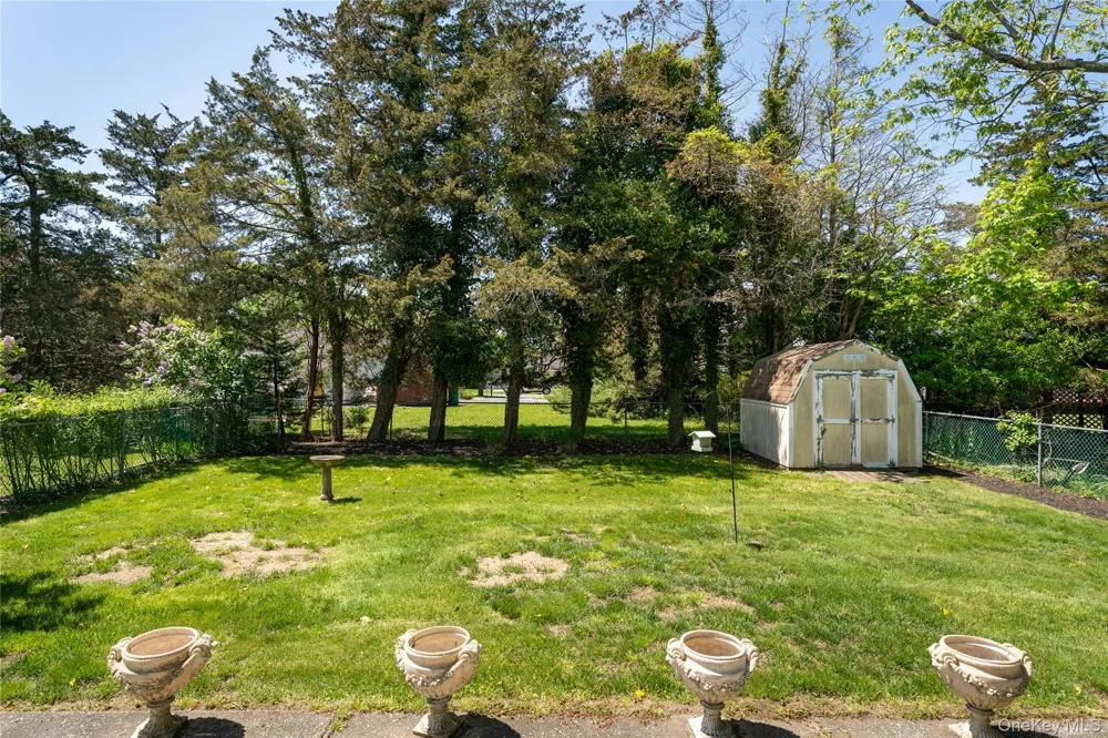 22 W End Avenue East Quogue, NY 11942
