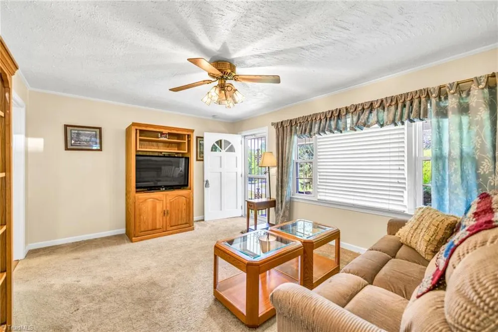 346 Piney Creek Road Lansing, NC 28643