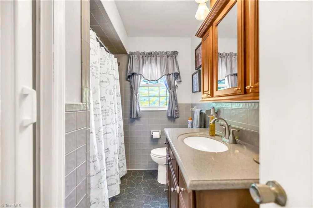 346 Piney Creek Road Lansing, NC 28643