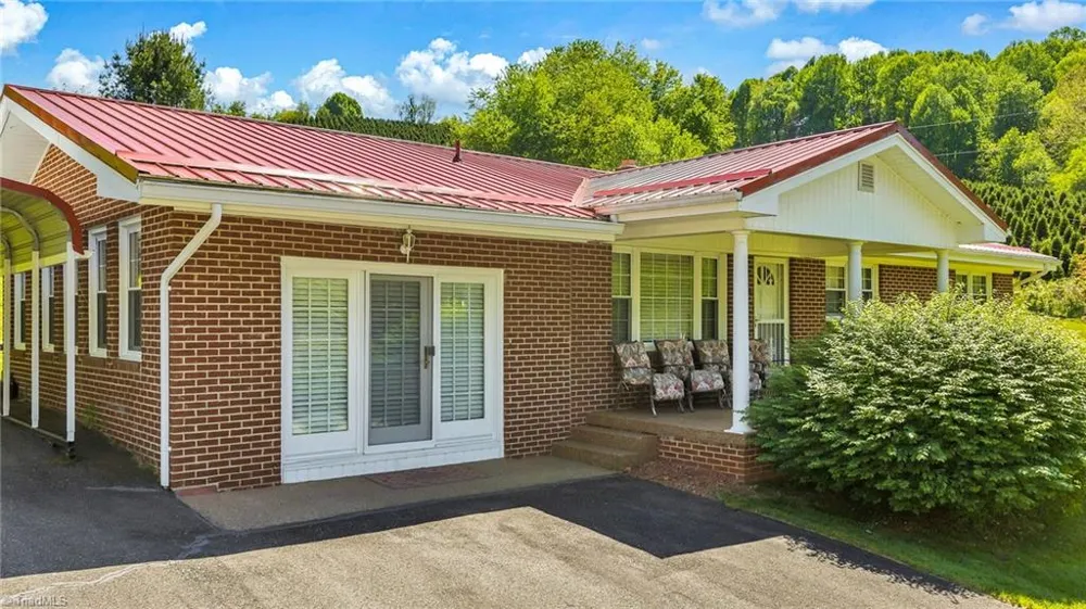 346 Piney Creek Road Lansing, NC 28643