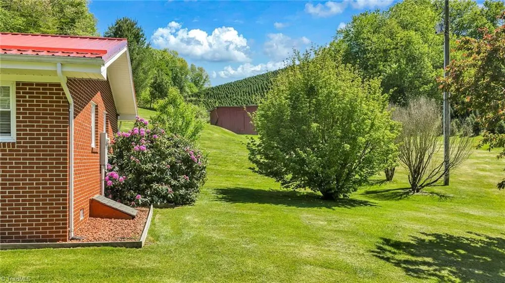 346 Piney Creek Road Lansing, NC 28643