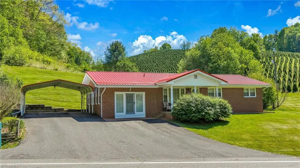 346 Piney Creek Road Lansing, NC 28643
