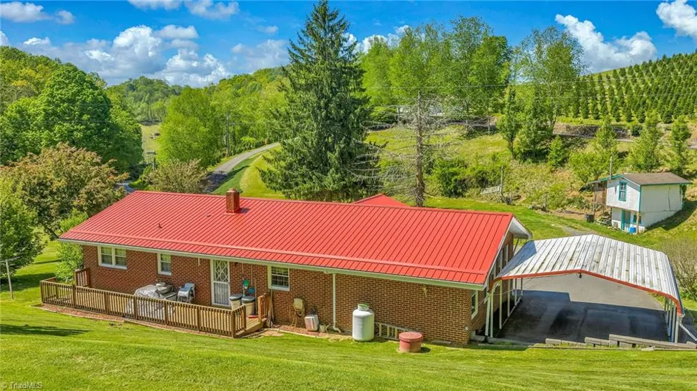 346 Piney Creek Road Lansing, NC 28643