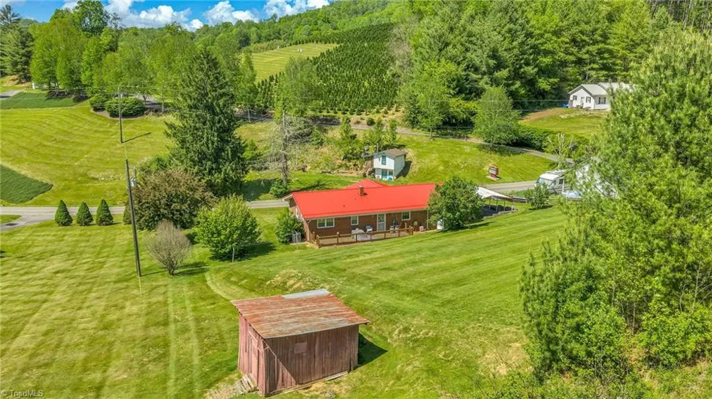 346 Piney Creek Road Lansing, NC 28643