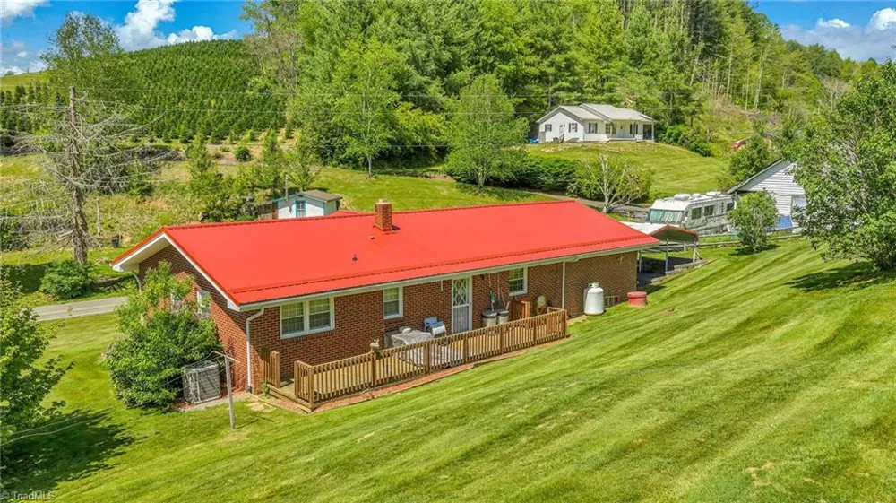 346 Piney Creek Road Lansing, NC 28643