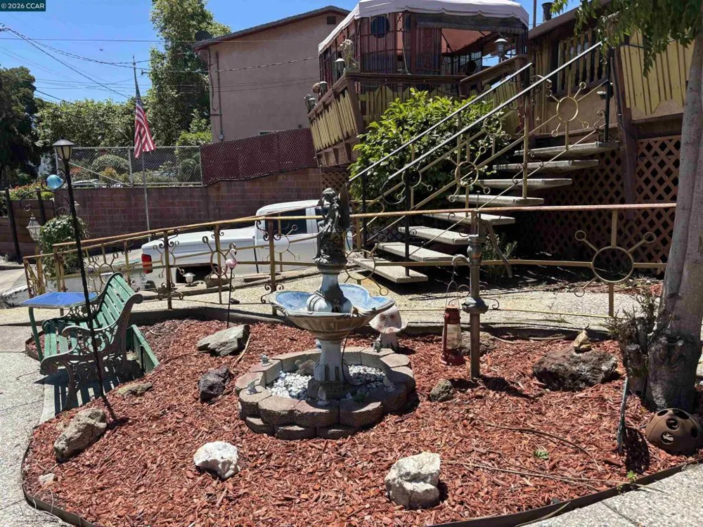 694 Renfrew Rd El Sobrante, CA 94803