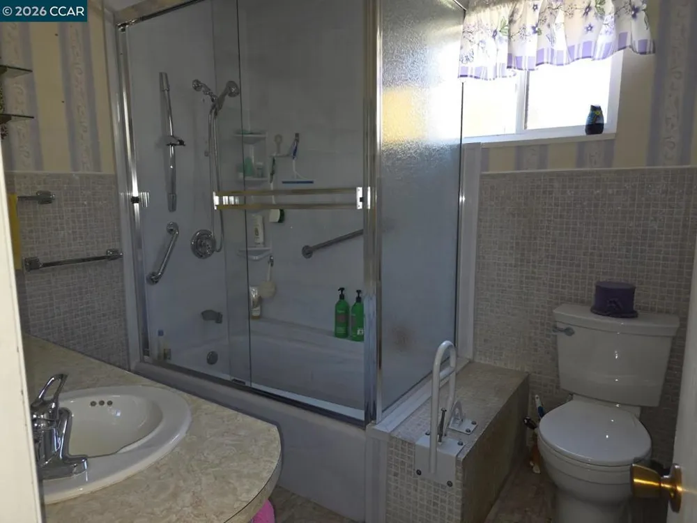694 Renfrew Rd El Sobrante, CA 94803