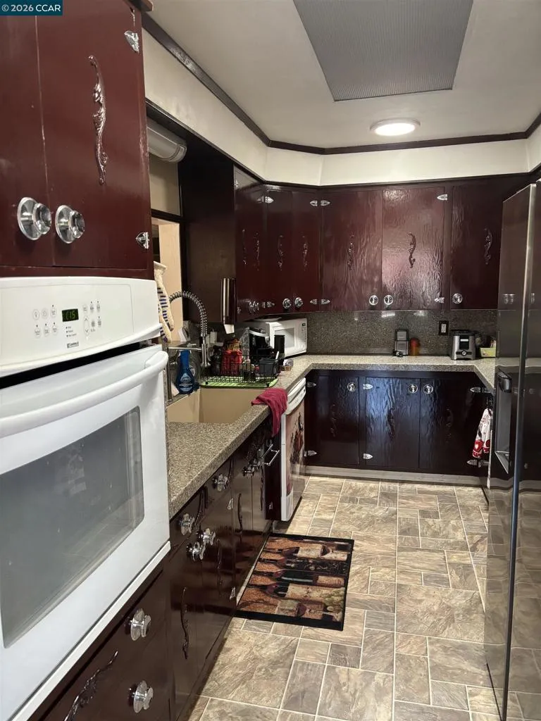694 Renfrew Rd El Sobrante, CA 94803